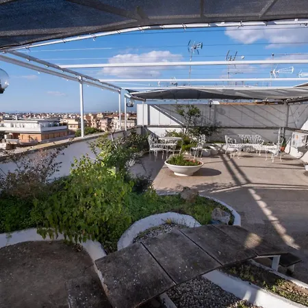 アパート Accogliente Attico ローマ